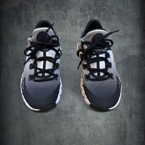 Nike Women's Grey and Black Trainers